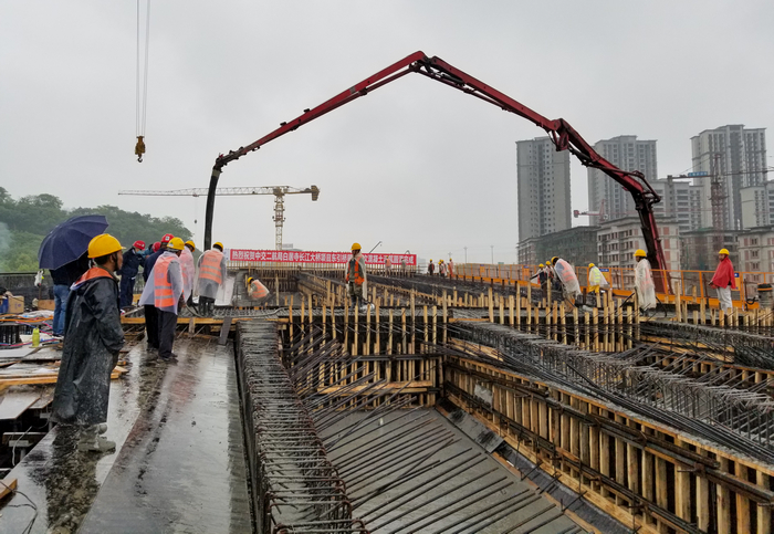 白居寺長江大橋項目拉開上部結(jié)構(gòu)施工序幕 (4).jpg